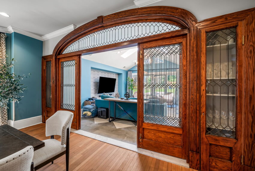 19-web-or-mls-4502 Roland Ave19