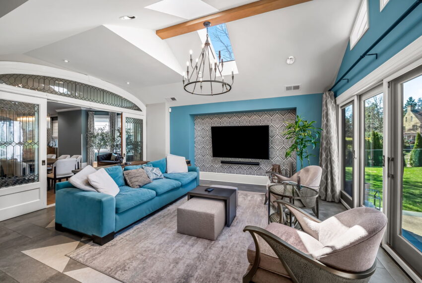 21-web-or-mls-4502 Roland Ave21