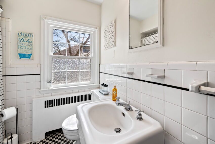 23-web-or-mls-7209 Oxford Rd23