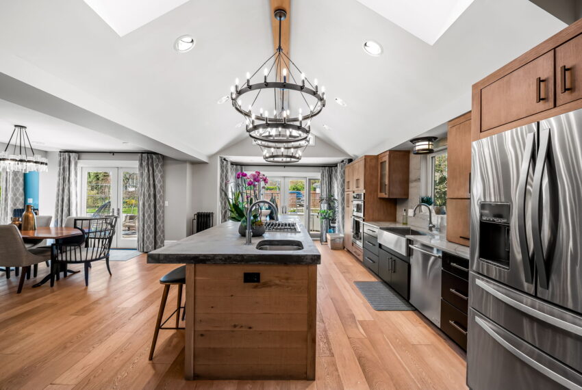28-web-or-mls-4502 Roland Ave28