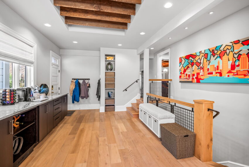 30-web-or-mls-4502 Roland Ave30