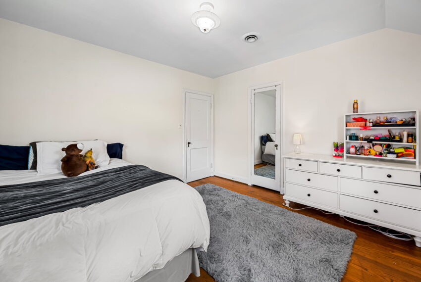 31-web-or-mls-7209 Oxford Rd31