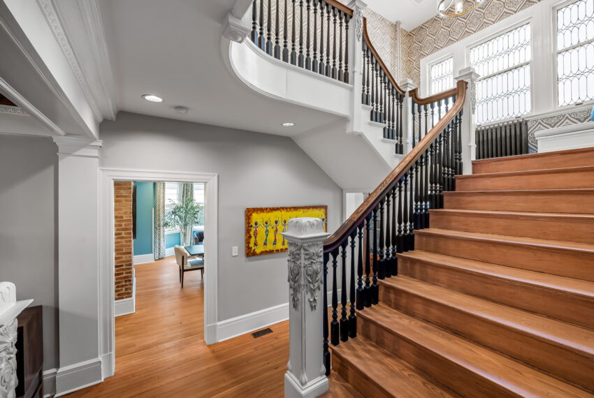 37-web-or-mls-4502 Roland Ave37