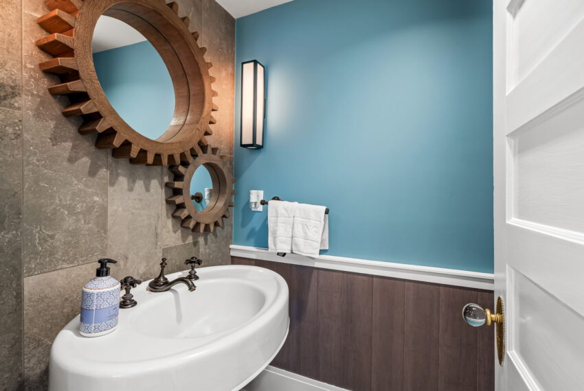 42-web-or-mls-4502 Roland Ave42