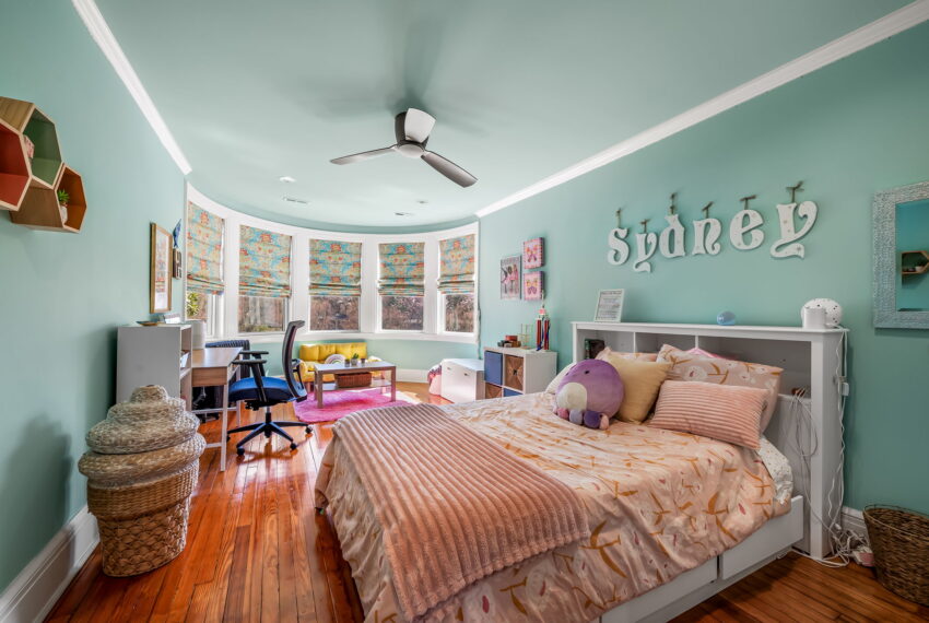 43-web-or-mls-4502 Roland Ave43