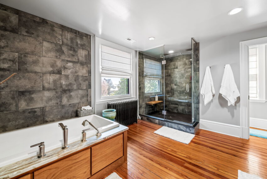 56-web-or-mls-4502 Roland Ave56