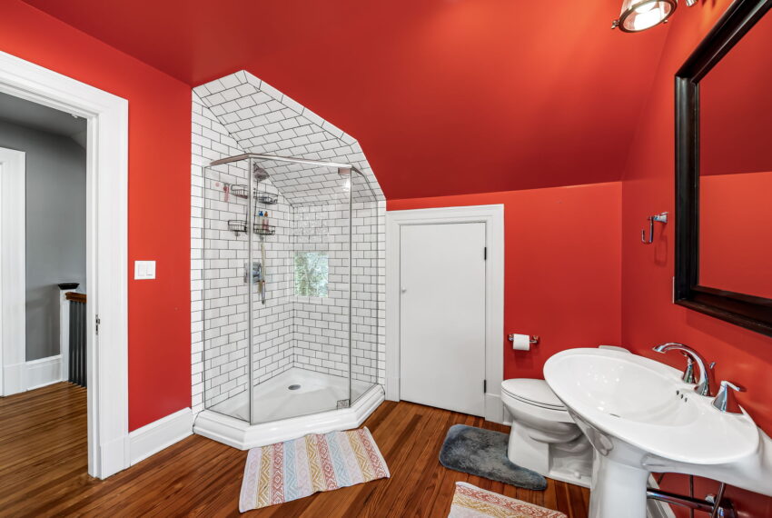63-web-or-mls-4502 Roland Ave63