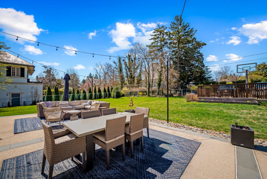 74-web-or-mls-4502 Roland Ave74