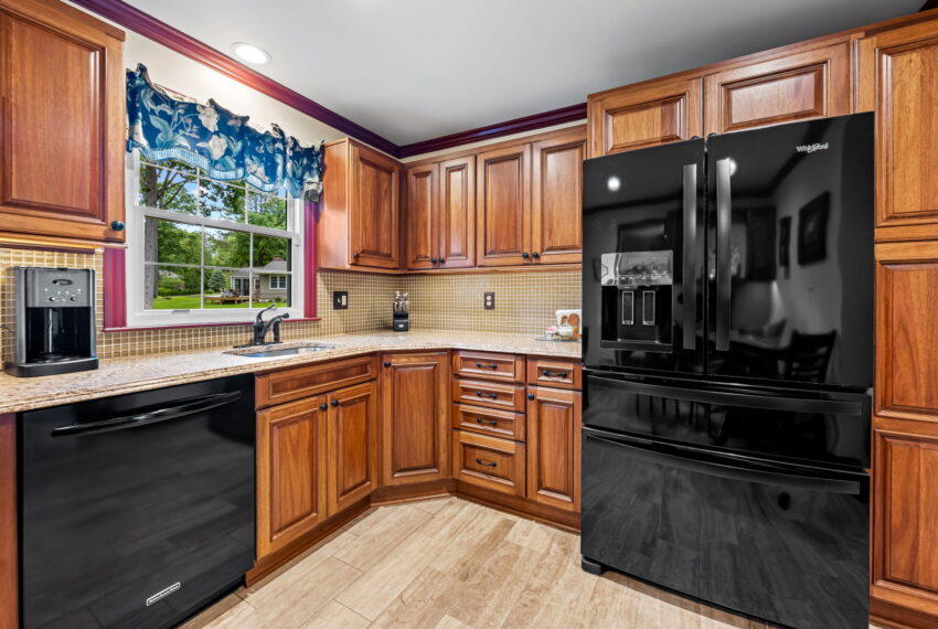 15-web-or-mls-1902 Northleigh Rd 15_