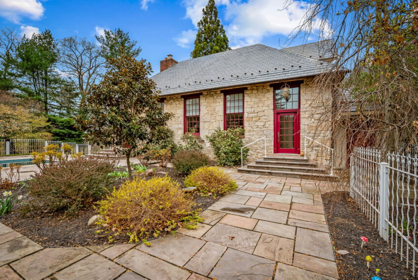 40-web-or-mls-7 Stoddard Ct40