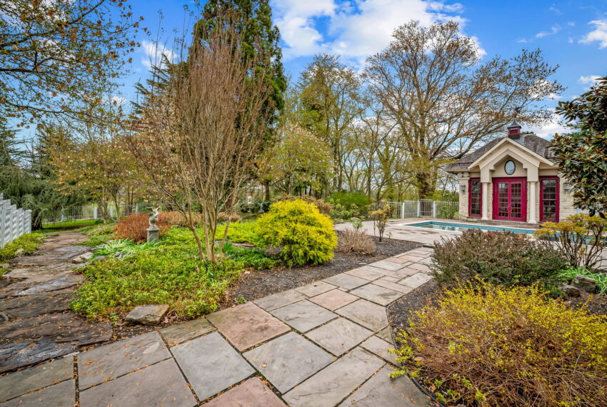 43-web-or-mls-7 Stoddard Ct43