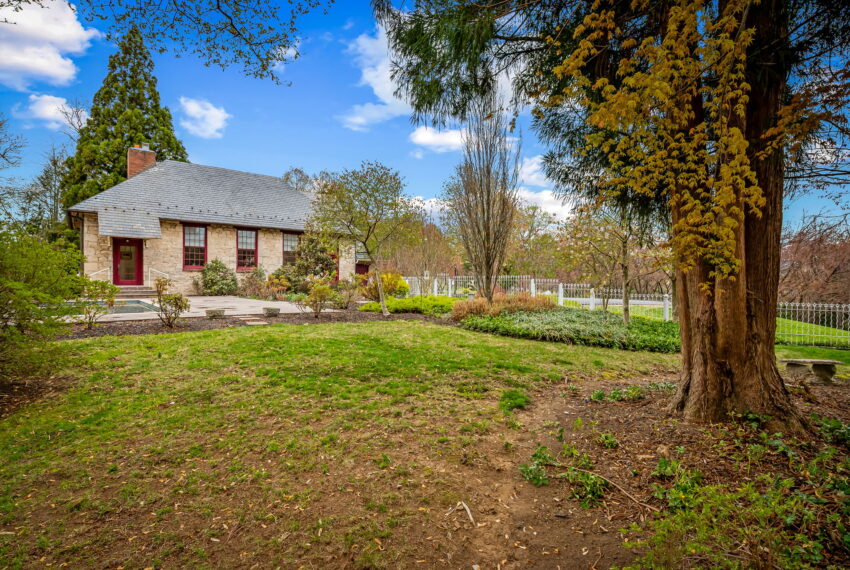 48-web-or-mls-7 Stoddard Ct48